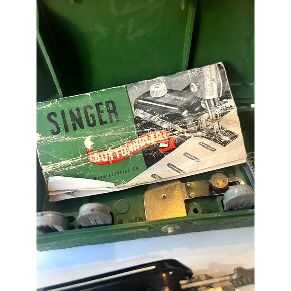 Vintage singer button holder with green box - Picture 4 of 4